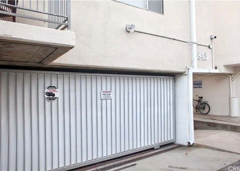 Garage Door - 843 4th St