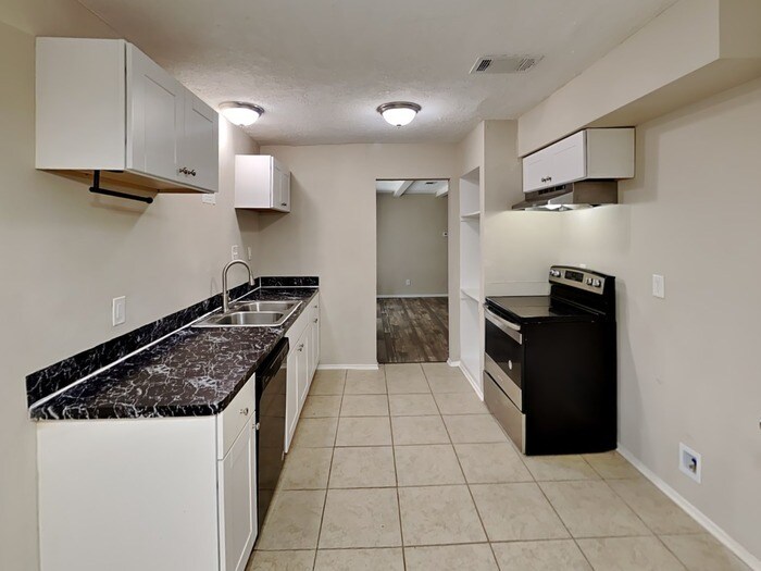 Building Photo - 809 Lochmoor Ln