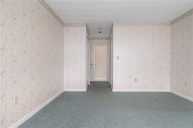 Building Photo - 185 Manville Hill Rd