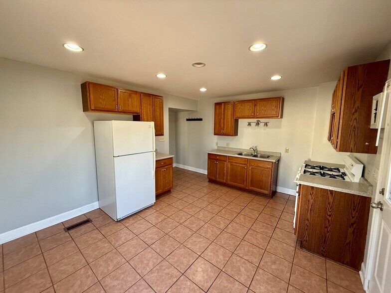 Building Photo - 1430 Madison St NE