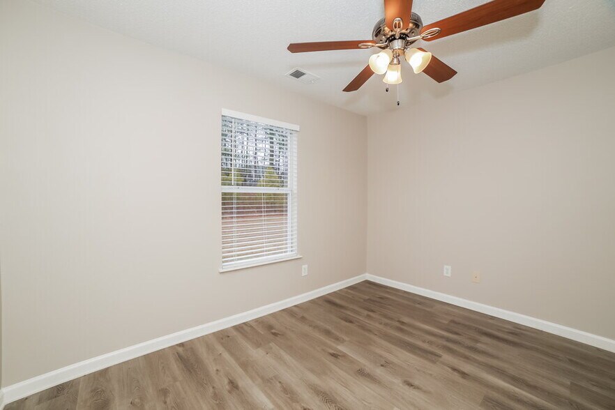 Building Photo - 1036 Sycamore Ln