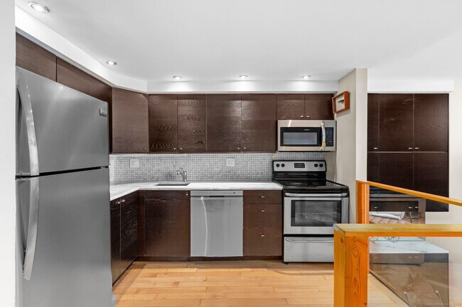 Building Photo - 25 Grand St