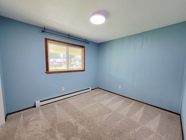 Building Photo - Pet-Friendly Rental with Fenced Yard & Bon...