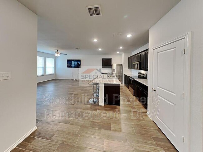 Building Photo - 453 Milverton Dr