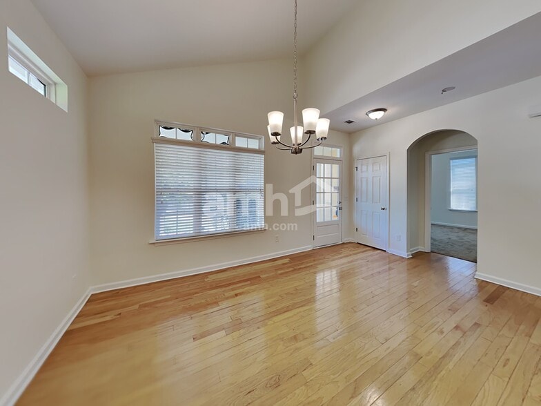 Building Photo - 518 Anglewood Trace