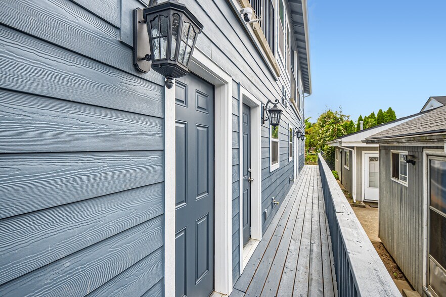 Building Photo - 4789 NE 108th Ave