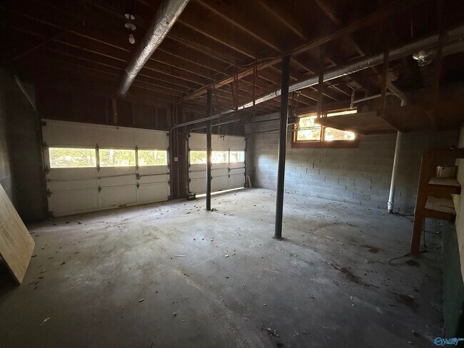 Building Photo - 723 Versailles Dr SE