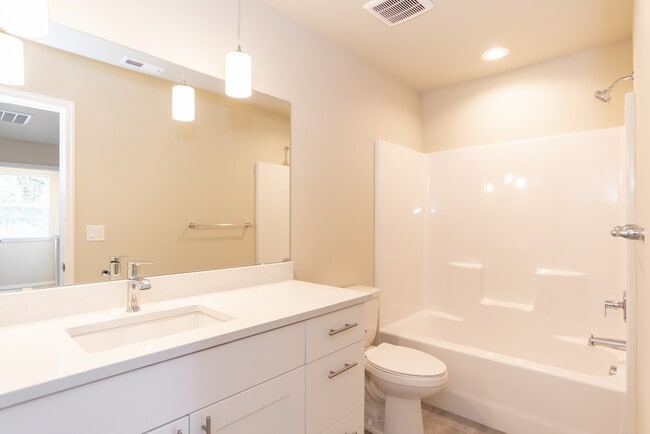 Building Photo - Midtown 3 Bedroom Rental