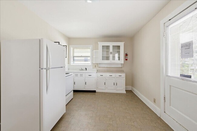 Building Photo - 5334 E Washington St