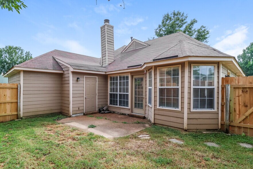 Building Photo - 1172 Jessica Lauren Dr