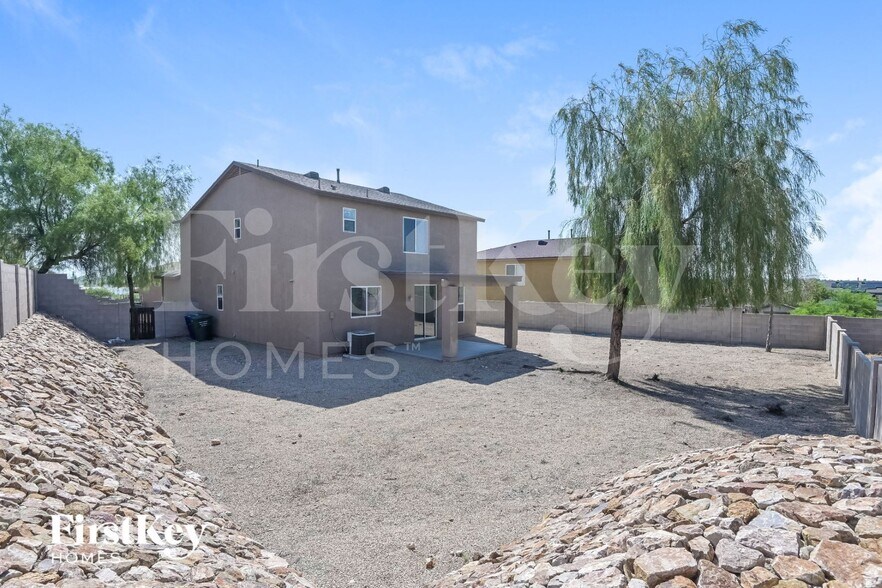 Building Photo - 1320 S Woodbine Ln
