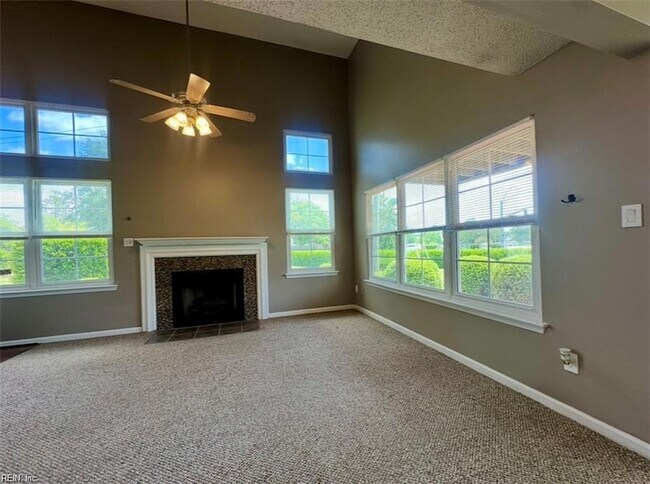 Building Photo - 4044 Laurel Green Cir