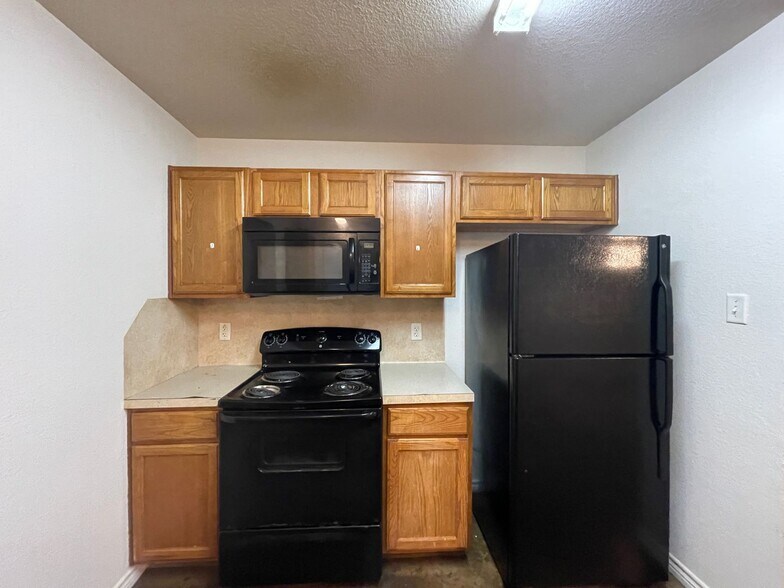 Building Photo - 4006 Cambridge Dr