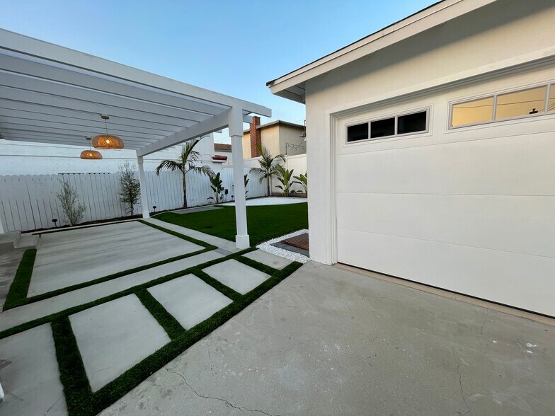 Building Photo - 1606 Steinhart Ave