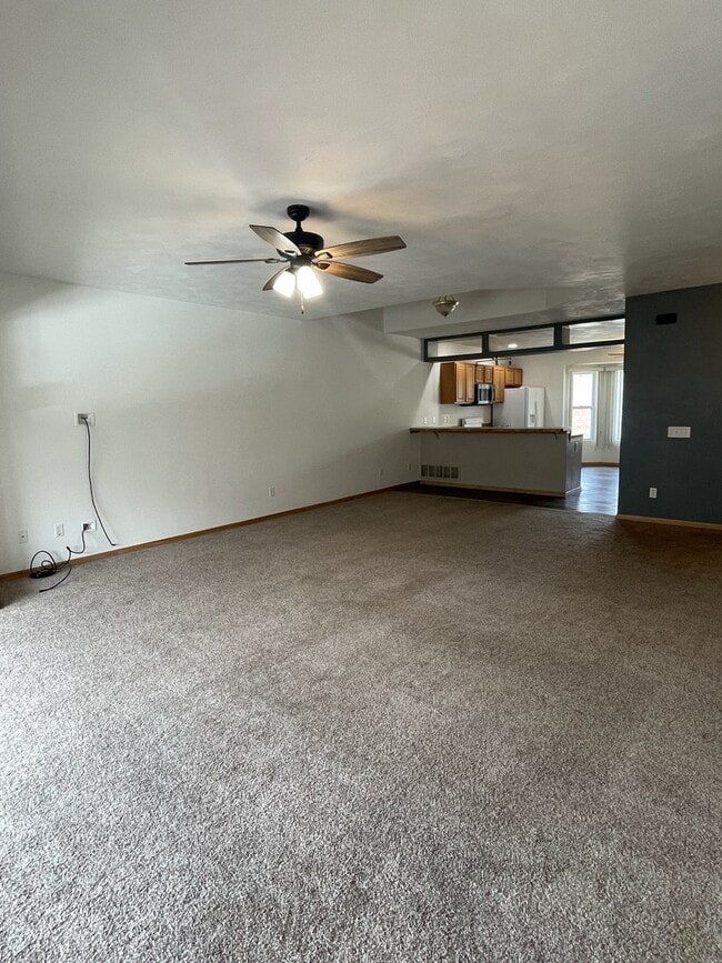 Building Photo - 6032 Park Ridge Rd