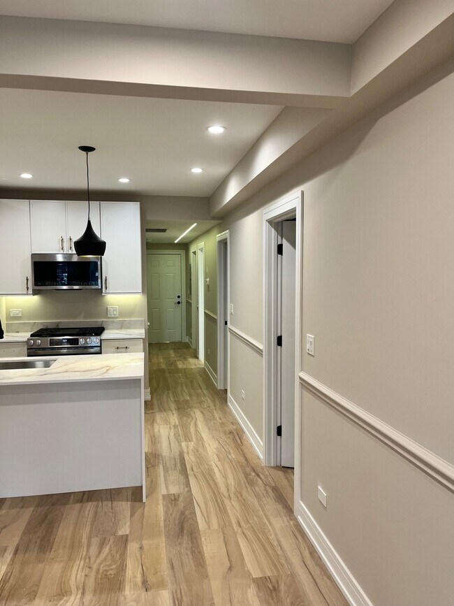 Building Photo - 2934 N Avers Ave