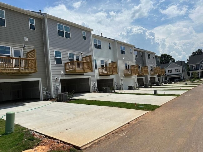 Building Photo - 613 Gimari Dr