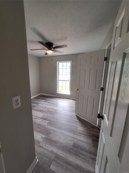 Building Photo - 6309 Scenic Dr