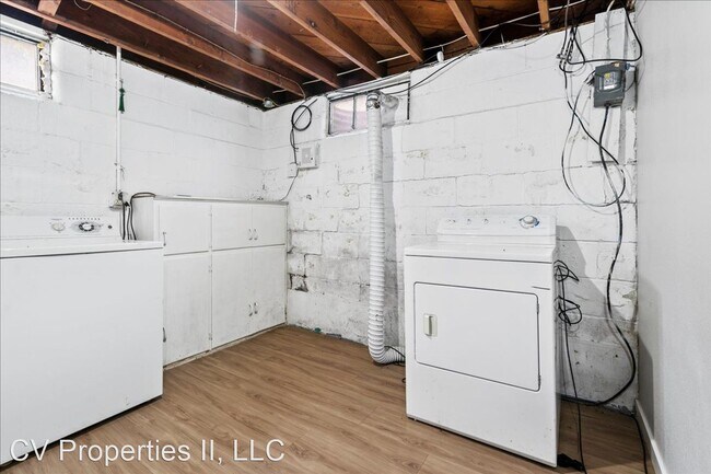 Building Photo - 4 br, 2 bath House - 1901 Iowa Street