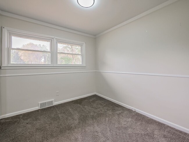 Building Photo - AVAILABLE NOW! Beautiful 3-Bedroom Waterfr...