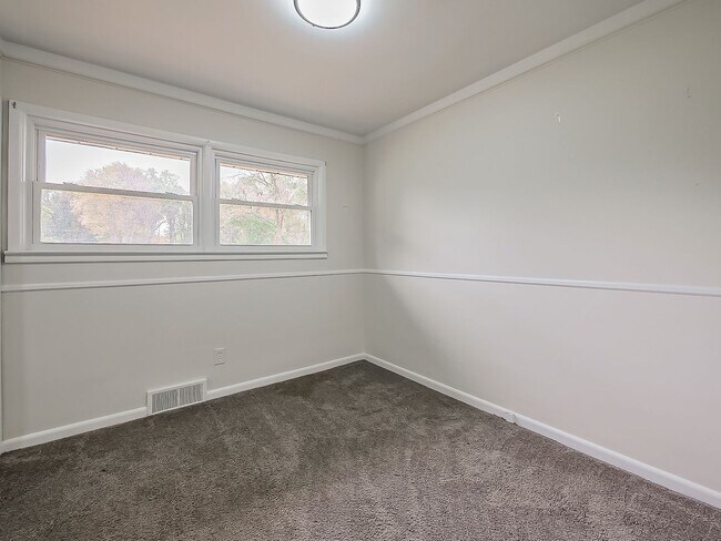 Building Photo - AVAILABLE NOW! Beautiful 3-Bedroom Waterfront Home with Breathtaking Views