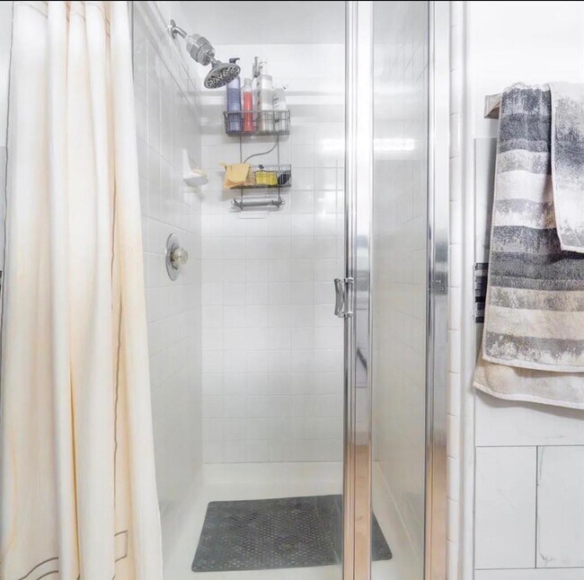 Building Photo - 5742 W Palo Alto Ave