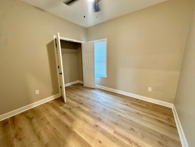 Building Photo - 226 Sylvan Rd