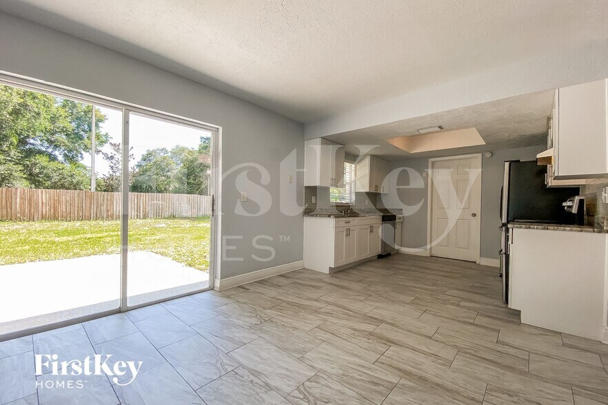 Building Photo - 1101 Melrose St