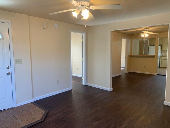 Building Photo - 3 bed / 2 ba house - Yuba City