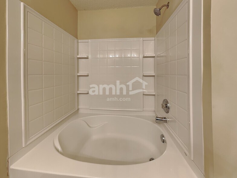 Building Photo - 5009 Emberly Dr