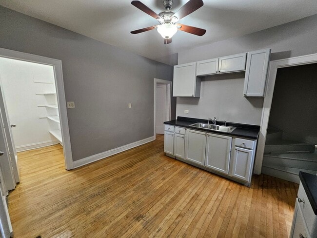 Building Photo - 6136 S Richmond St