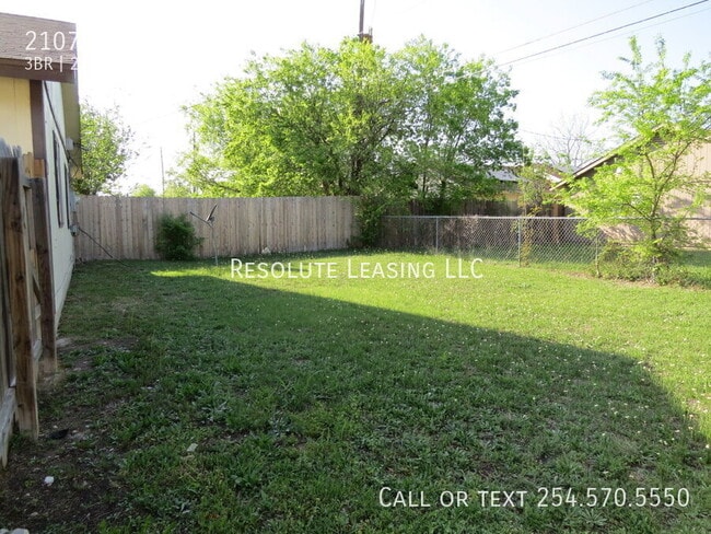 Building Photo - 2107 Creekwood Dr