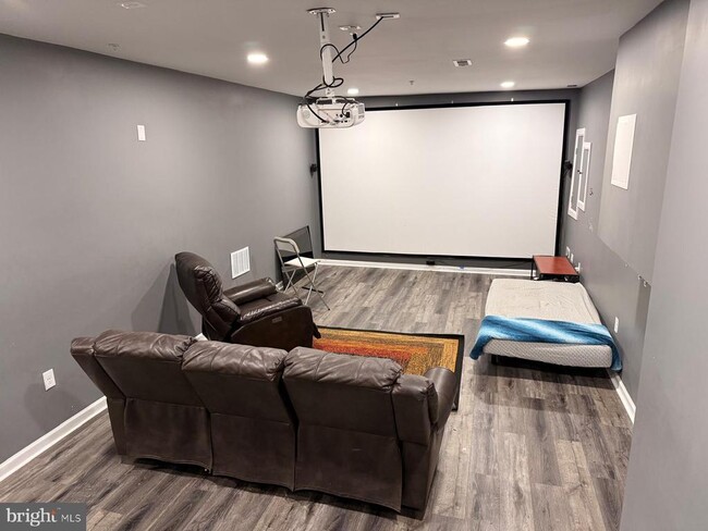 Building Photo - 728 Sun Valley Ct