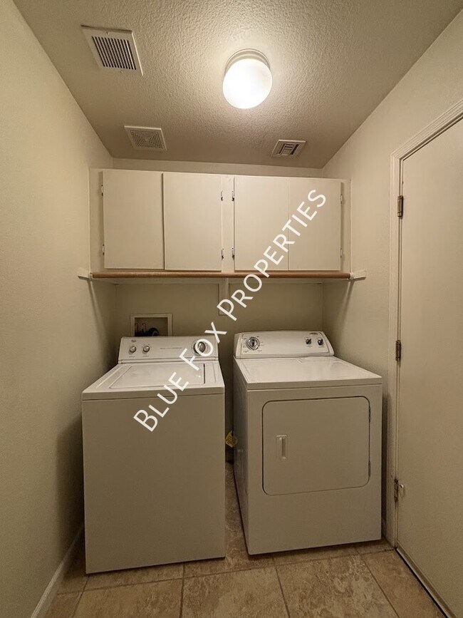 Building Photo - 3149 S Quinn Dr