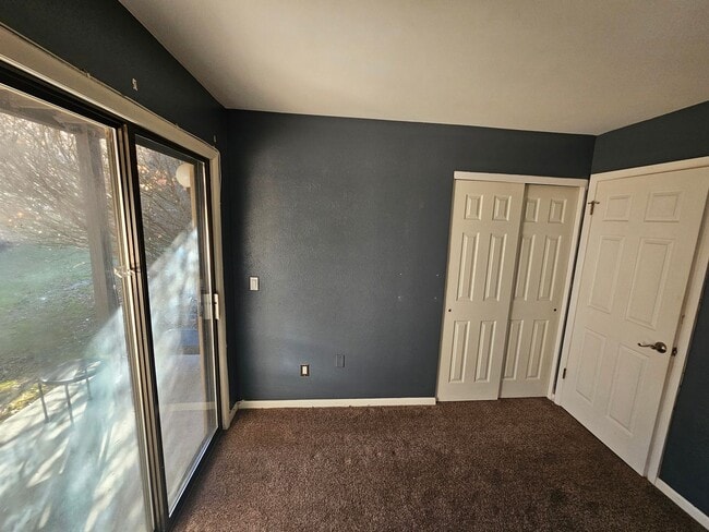 Building Photo - FOX HILL!!! Beautiful Two Bedroom Condo available now for immediate move in!!!