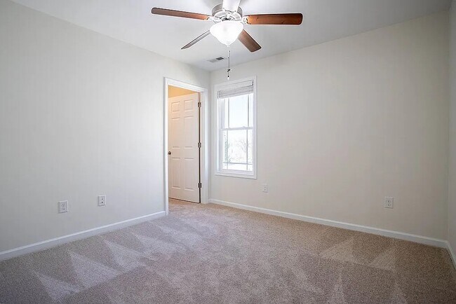 Building Photo - 361 Windsor Dr
