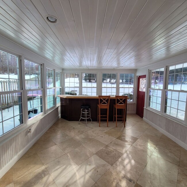 Building Photo - Upper St. Clair 4 Bedroom Home - In ground...