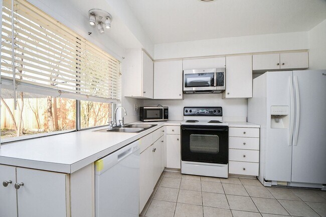 Building Photo - 13730 Shirebrook Dr