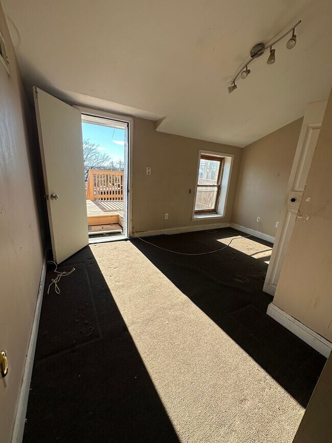 Building Photo - 1209 Hollins St