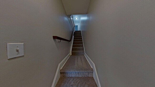 Building Photo - 6032 Walnut St