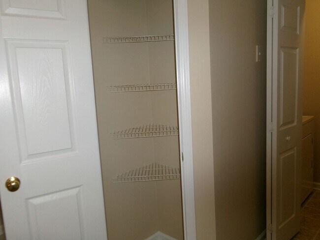 Building Photo - Second floor 2 bedroom, 2 bath condo with community pool