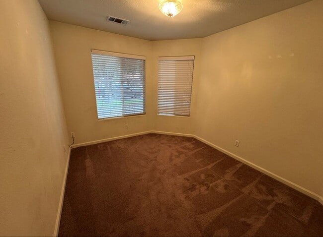 Building Photo - REDUCED! Beautiful Home with Pool and Pool Service Included!