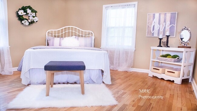 Building Photo - Spacious 6-Bedrooms, 2.5 - Bath Home by Ball State Campus! + 2 Car Garage