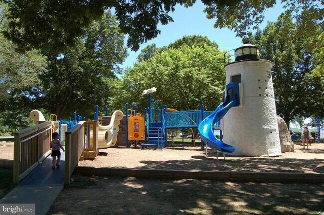 Building Photo - 247 Fountain St