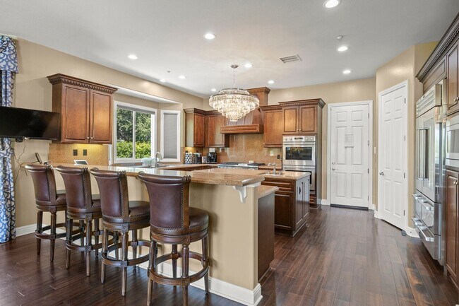 Building Photo - Exquisite Luxury Living in the Moorpark Country Club Estates
