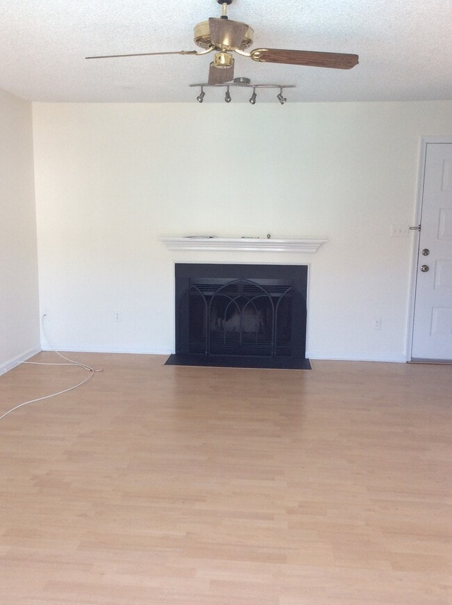 Building Photo - Beautiful Condo Just 3 Blocks from Oceanfront!