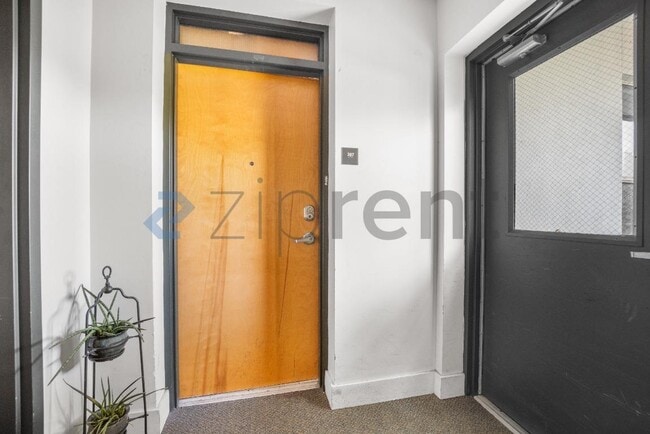 Building Photo - 1501 Doyle Carlton Dr