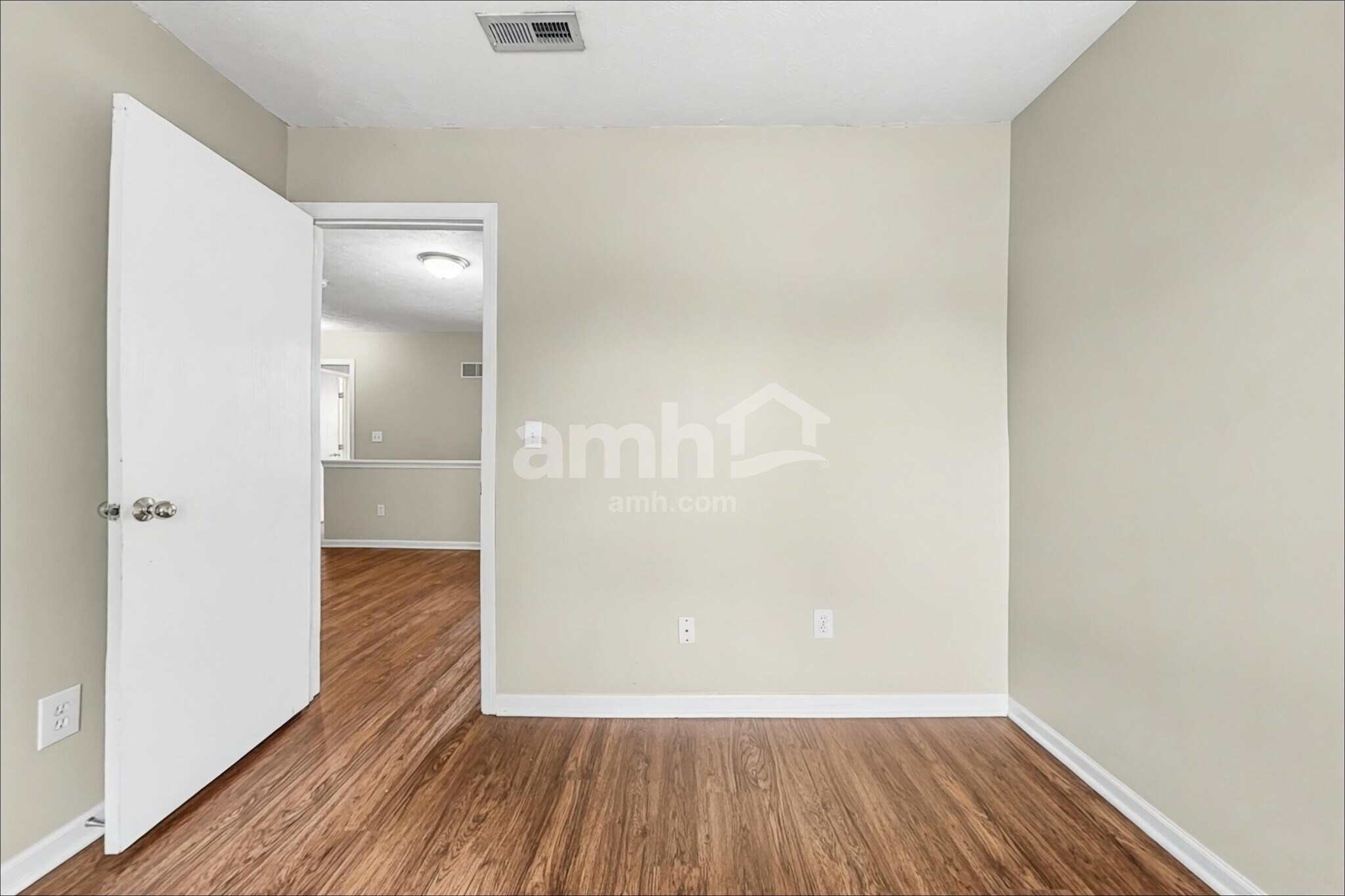 Building Photo - 220 Hartford Ct
