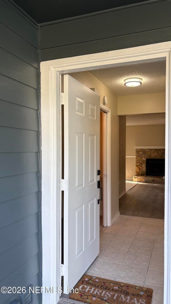 Building Photo - 11467 Fort Caroline Lakes Dr N