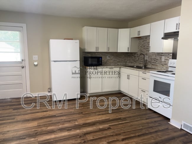 Building Photo - 5204 Ojibway Dr